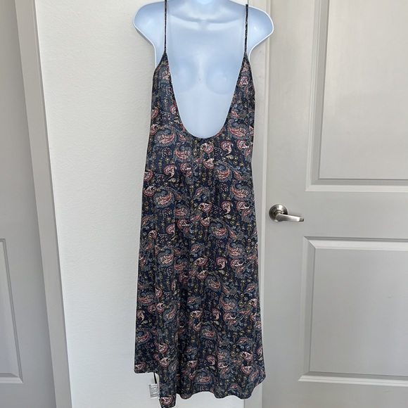 Let everything flow with this dress 👗 - Picture 4 of 6